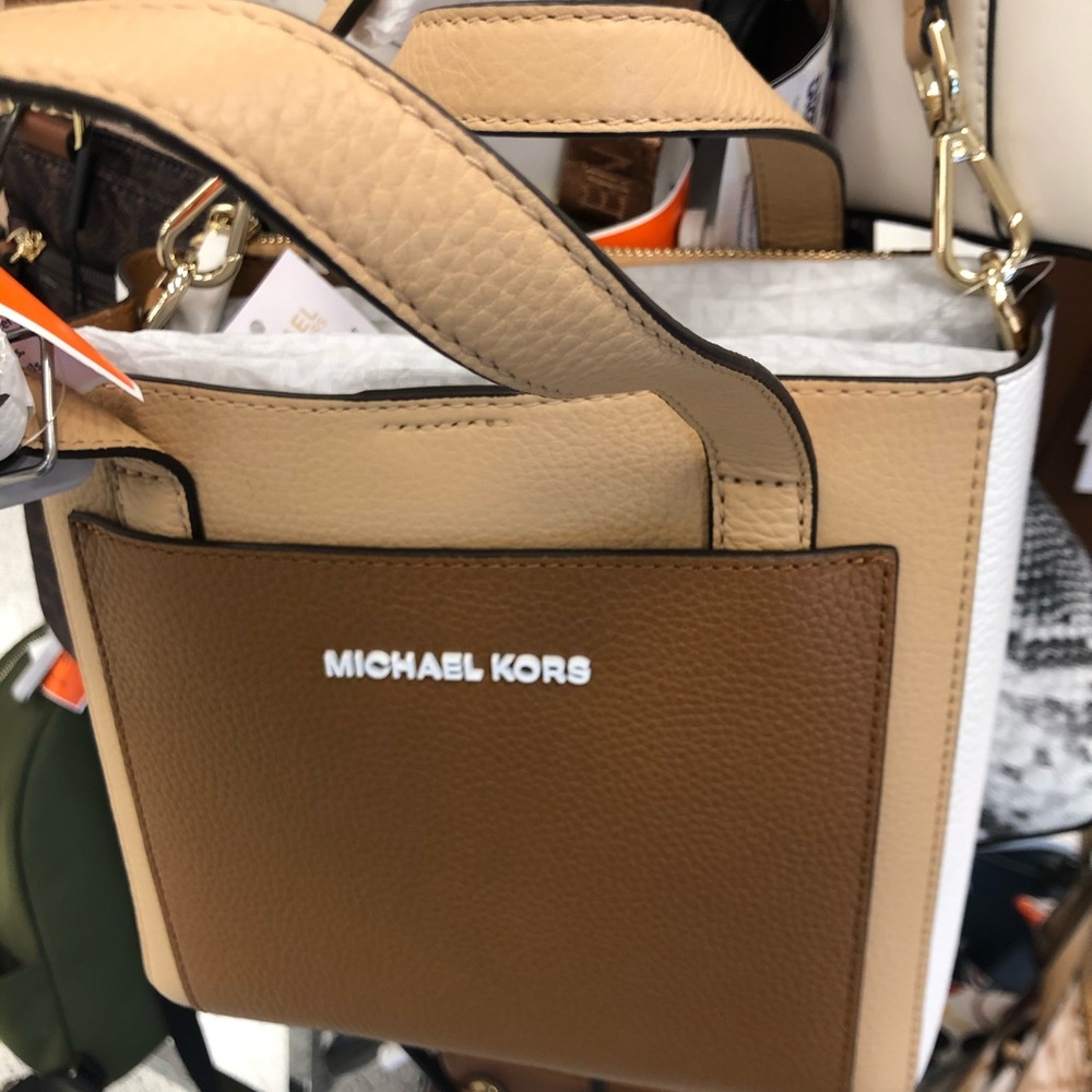Brand name Handbags - Picture 13 of 16